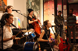 La Liberta is a 4 member female band from Pt. Reyes Station. They are working on a CD project with Kickstarter campaign in 2016.